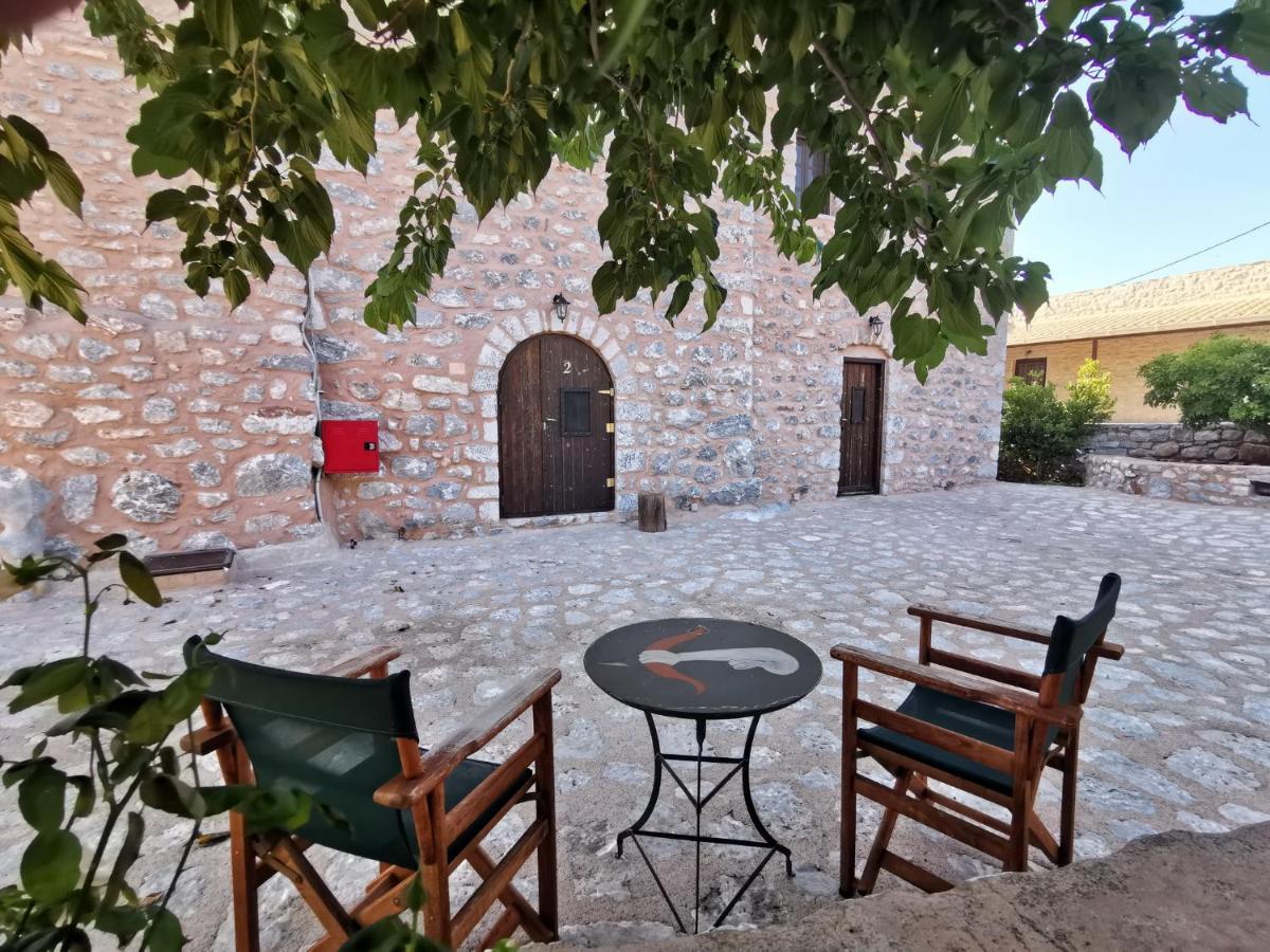 Guesthouse Toxotis Pyrgos Dirou Exterior photo