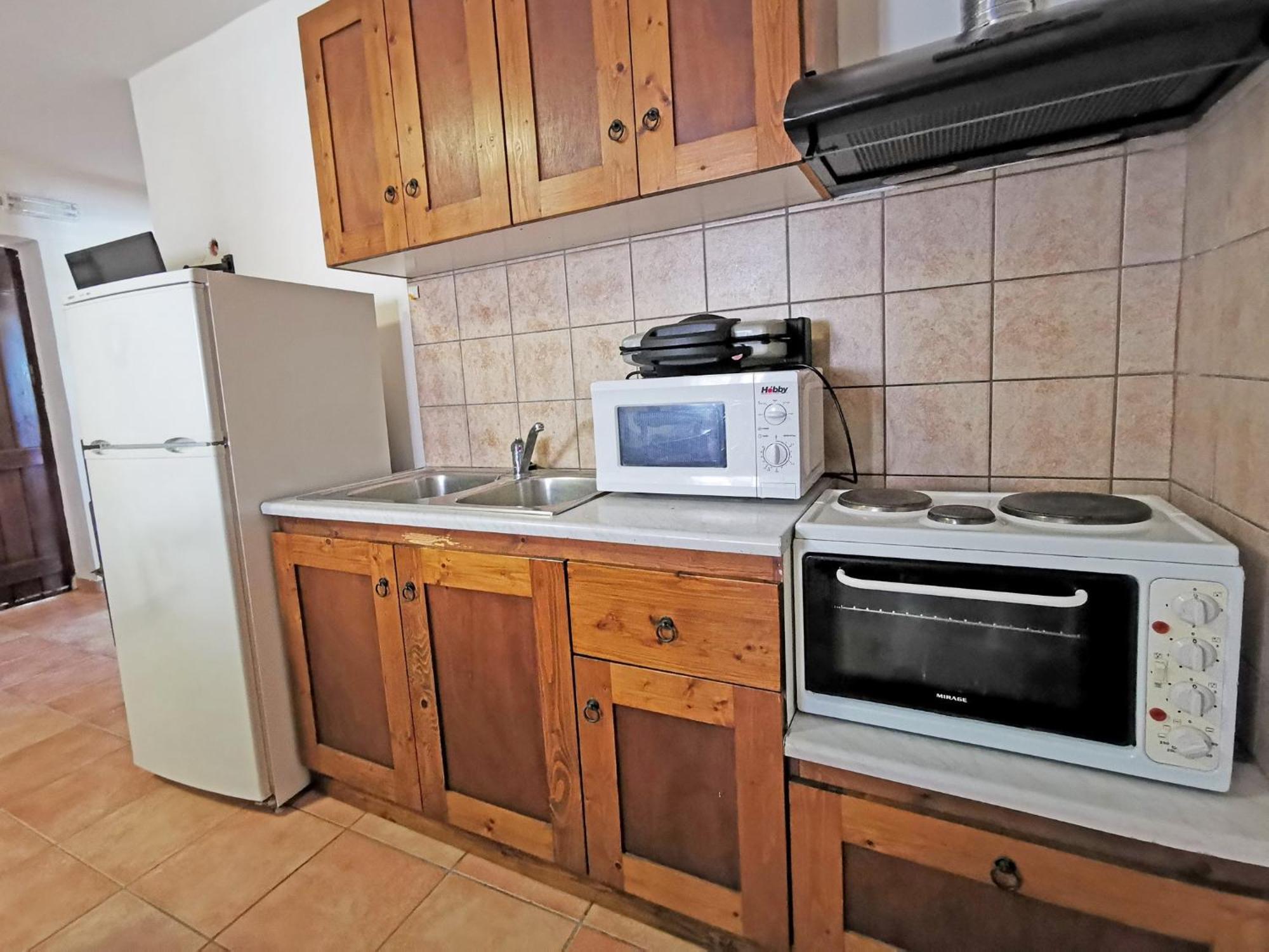 Guesthouse Toxotis Pyrgos Dirou Exterior photo