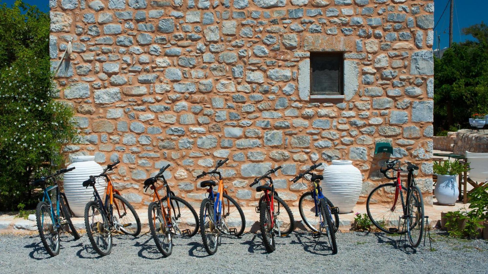 Guesthouse Toxotis Pyrgos Dirou Exterior photo