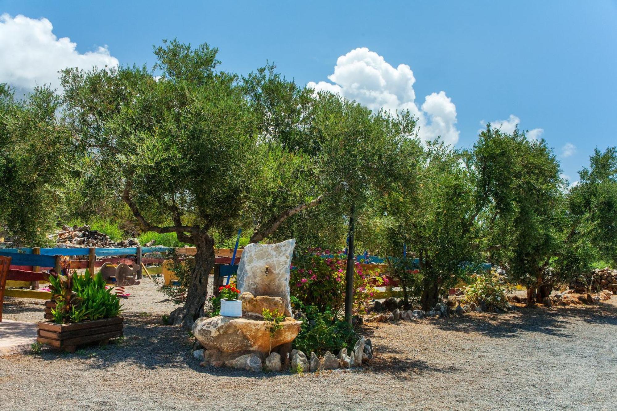 Guesthouse Toxotis Pyrgos Dirou Exterior photo